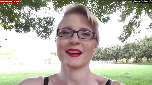 Висока якість :  Проковтнута Лілі Адамс демонструє свої оральні секс утрьох відео навички Безкоштовні відеокліпи 